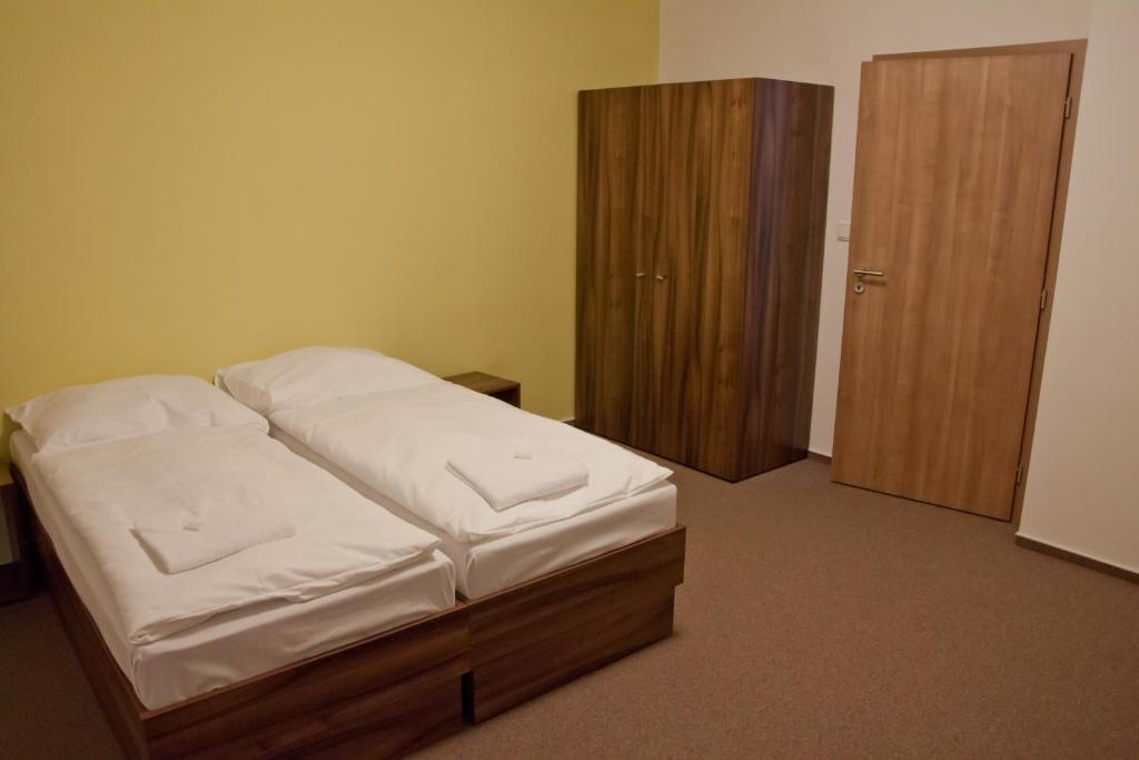 Linden Restaurant And Pension Brno Room photo